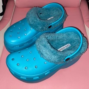 Crock look-alikes plat form and fuzzy inside